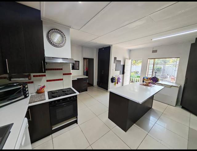 3 BEDROOM HOUSE FOR SALE IN VANDERBIJLPARK SW 1